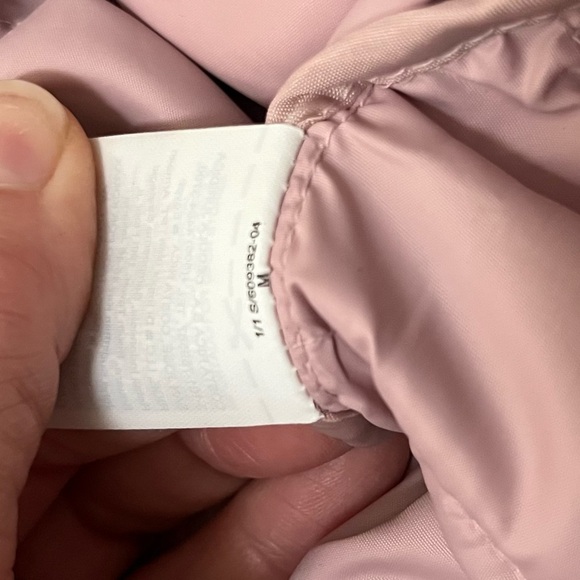Old Navy Quilted Narrow Puffer Jacket in Adobe Pink. Women’s Size M - Picture 3 of 8